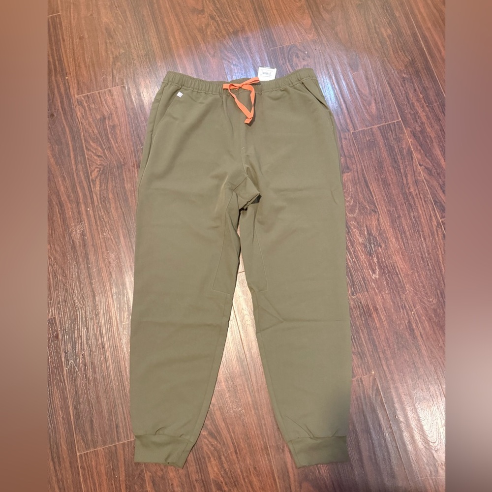 Figs jogger pants size large green NWT - Picture 2 of 6